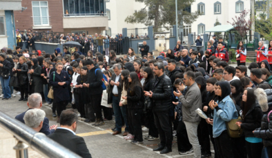 Ayser Çalık Ortaokulu yeni binada eğitime başladı. İlk gün herkes seferber oldu