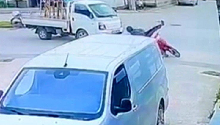 Bursa'da kamyonet ile motosiklet çarpıştı: 1 yaralı