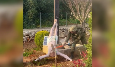İsrail askerleri Hz. İsa heykelini de balyozla parçaladı
