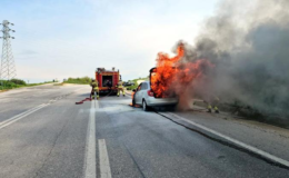 Edirne’de yanan otomobil, kullanılamaz hale geldi