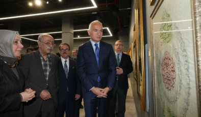 Bakan Ersoy, Fuadnâme sergisinde. "Kültürel mirasımızın yaşatılmasının somut bir göstergesi"