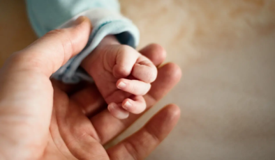 Babalık izni TBMM’de kabul edildi. 5 günden 10 güne çıkarıldı