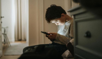 15 YAŞ ALTI SOSYAL MEDYA YASAĞI YÜRÜRLÜĞE GİRDİ Mİ? 15 Yaş Altı Sosyal Medya Yasağı Neleri Kapsıyor? Nasıl Uygulanacak?