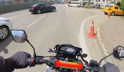 Bursa’da korkutan an: Motosiklet, dönüş yapan otomobile çarptı