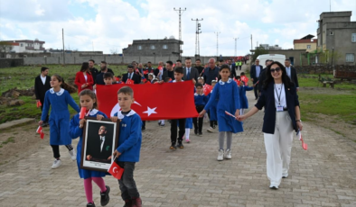 Şırnak'ta "23 Nisan Neşesi Köylerde Projesi" kapsamında bando eşliğinde yürüyüş yapıldı