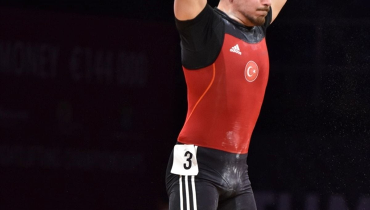 Milli halterci Kaan Kahriman, Avrupa Şampiyonası'nda gümüş madalya kazandı