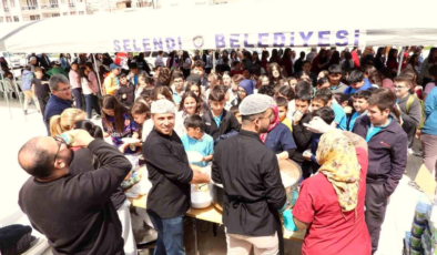 Şehit öğretmen ve öğrenciler için Selendi'de duygu dolu hayır