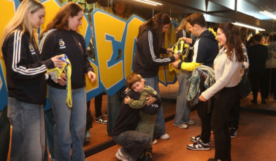 EuroLeague şampiyonu Fenerbahçe Opetli basketbolcular, taraftarlarla buluştu