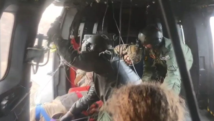 MSB: Artvin'de dağlık arazide yaralanan vatandaşımız helikopterle Erzurum'a ulaştırıldı