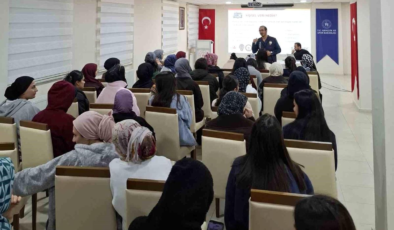 Kars'ta öğrencilere siber güvenlik eğitimi