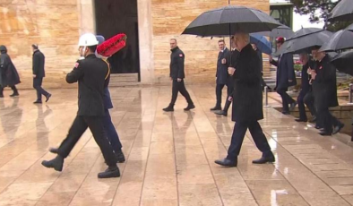 Devlet erkanı 23 Nisan töreni için Anıtkabir'deydi