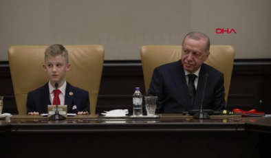 Cumhurbaşkanı Erdoğan koltuğunu çocuklara devretti: Beştepe'de duygusal anlar…