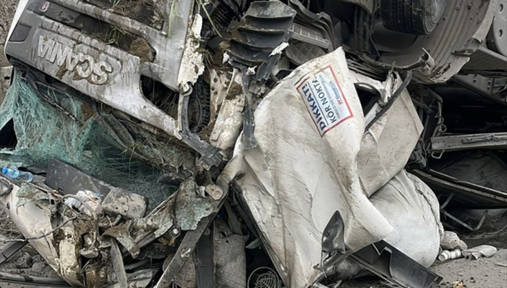 Burdur'da şarampole devrilen tırın sürücüsü yaralandı