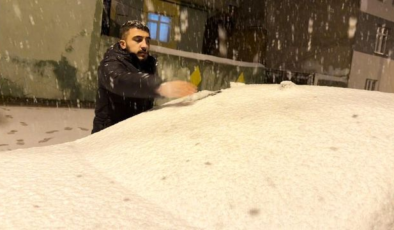 Kış geri döndü! Kar kalınlığı 15 santimetreyi aştı