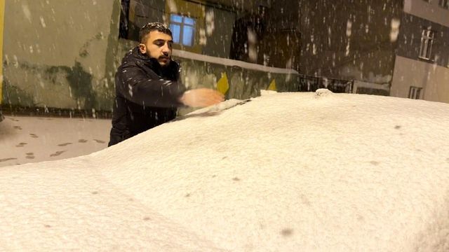 Kış geri döndü! Kar kalınlığı 15 santimetreyi aştı