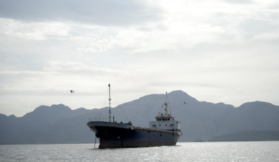 Hürmüz’de trafik durdu. 24 saatte sadece 5 gemi geçti