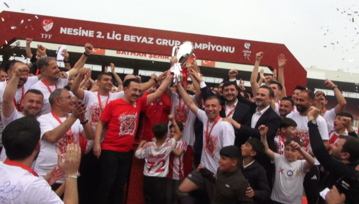 24 yıl sonra 1'inci Lig'e yükselen Batman Petrolspor, kupasını aldı