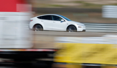 Sürücüsüz taksi olay yerine daldı