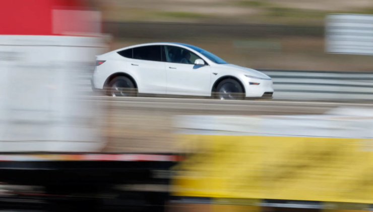 Sürücüsüz taksi olay yerine daldı