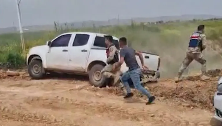 Türkiye sınırında, insan kaçakçılarıyla kovalamaca