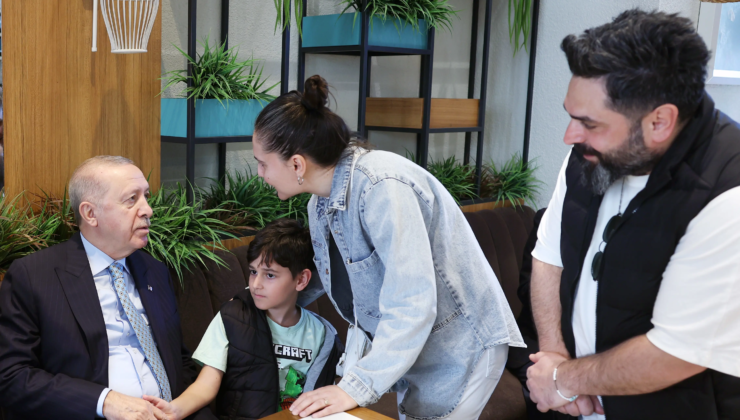 Cumhurbaşkanı Erdoğan, Beyoğlu’nda bir kafede vatandaşlarla sohbet etti