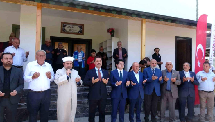 Depremin ardından inşa edilen 126'ncı cami ibadete açıldı