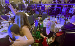 Trump’ı salondan Gizli Servis çıkardı