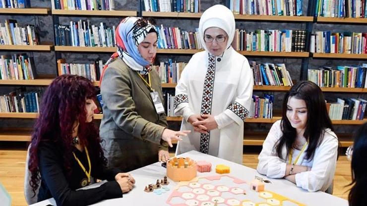 Emine Erdoğan, Rami Çocuk ve Sanat Bienali'nin açılışına katıldı