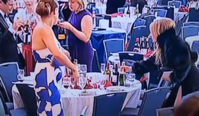 Silahlı saldırı girişimini fırsat bilen davetliler şişeleri çantaya attı