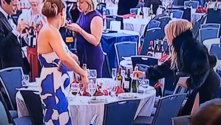 Silahlı saldırı girişimini fırsat bilen davetliler şişeleri çantaya attı