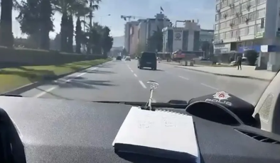 Zamanla yarışan polis kimliğini kaybeden öğrenciyi sınava yetiştirdi