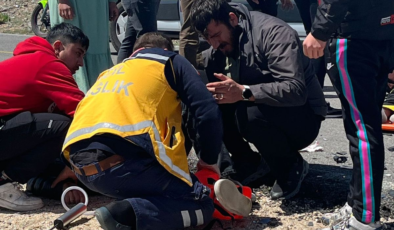 Niğde'de İki Motosiklet Kafa Kafaya Çarpıştı: 2 Ağır Yaralı