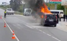 Seyir halindeki hafif ticari araçta yangın çıktı