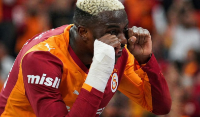 Derbide ilk yarının özeti gibi kare