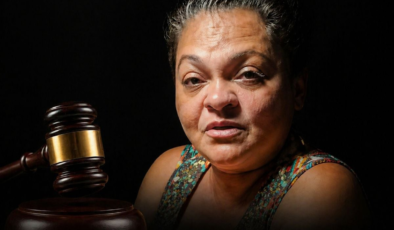 Brezilya’da kızını istismar eden adamı öldürüp, cinsel organını da kesen anne beraat etti