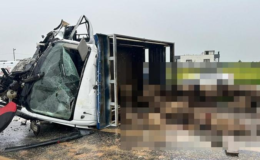 Kamyonet ile otomobil çarpıştı: 2 ölü, 3 yaralı