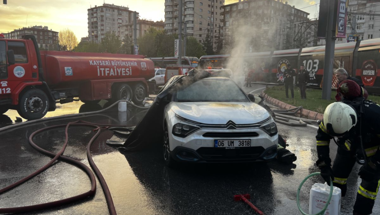 Kayseri'de elektrikli otomobil alev aldı