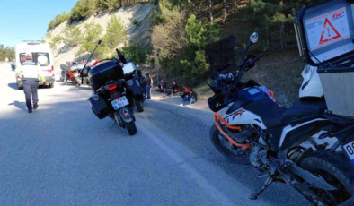 Bolu'da motosikletler peş peşe kaza yaptı: 2 yaralı