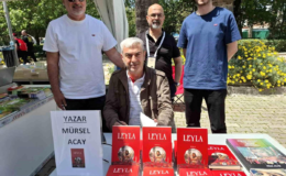 Gazeteci Mürsel Acay İzmir Kitap Fuarında okurlarıyla buluştu
