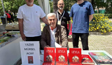 Gazeteci Mürsel Acay İzmir Kitap Fuarında okurlarıyla buluştu