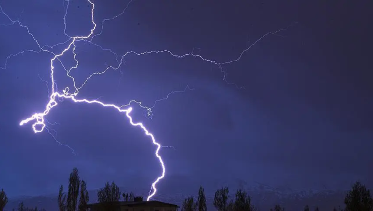 Bangladeş’te yıldırımlar 14 kişiyi öldürdü