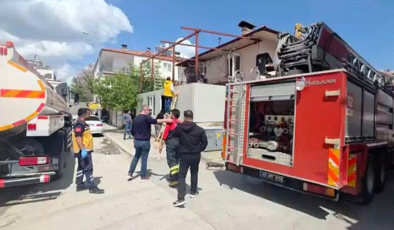 Burdur'da evin bitişiğindeki depoda yangın korkuttu