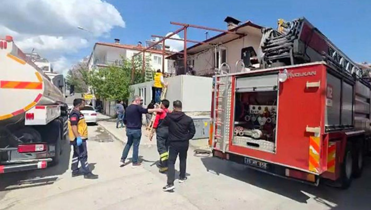 Burdur'da evin bitişiğindeki depoda yangın korkuttu