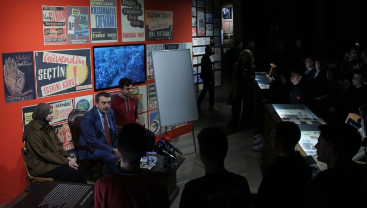 Milli Eğitim Bakanı Tekin, Aydın'da lise öğrencilerine "Demokrasi ve İnsan" konulu ders verdi Açıklaması