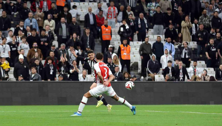 Trendyol Süper Lig: Beşiktaş: 0 Fatih Karagümrük: 0 (Maç devam ediyor)