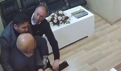 Belediye binasında satırlı dehşet! Acımasızca saldırdı