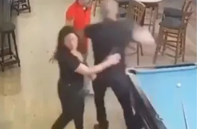 Bilardo masasında taciz intikamı! Karısına dokunan adamı tek yumrukla nakavt etti!