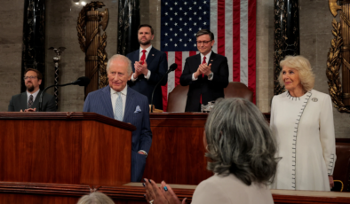 İngiltere Kralı 3. Charles, ABD kongresine hitap etti. Beyaz Saray’dan "iki kral" paylaşımı