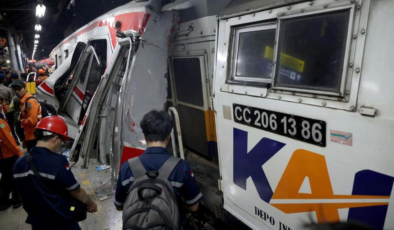 Endonezya'daki Tren Kazasında Ölü Sayısı 15'e Yükseldi