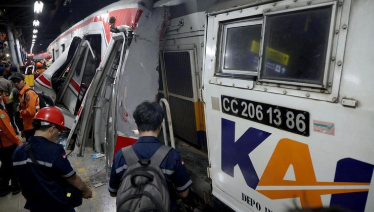 Endonezya'daki Tren Kazasında Ölü Sayısı 15'e Yükseldi